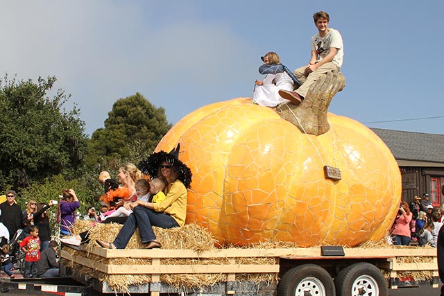 Parade with Worlds Largest Pumpkin