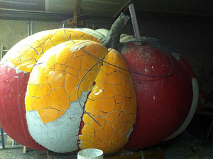 World's biggest pumpkin sculpture in progress