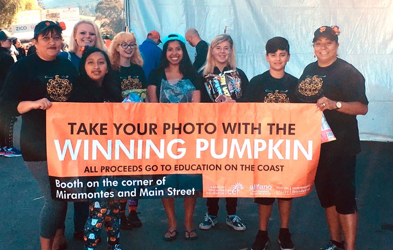 giant pumpkin photo booth volunteers